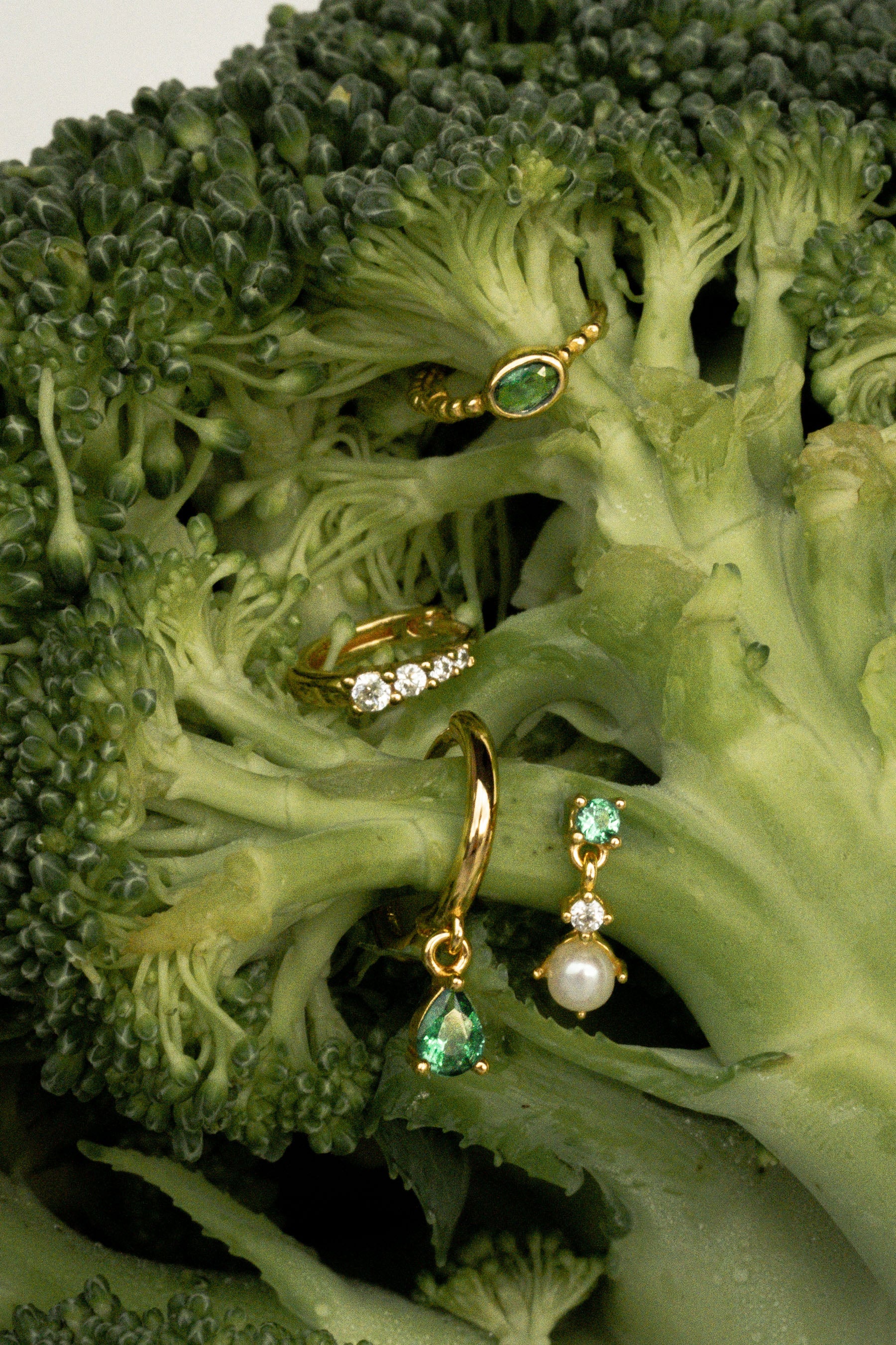 Clio Emerald Earrings Set - Image 7
