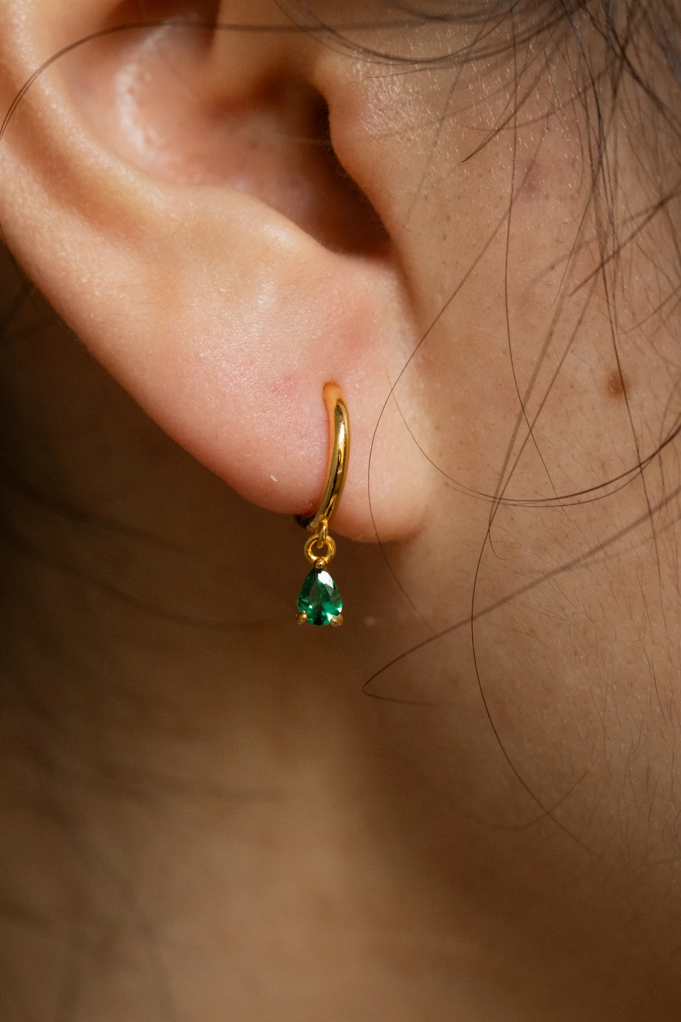 Clio Emerald Single Hoop - Image 2
