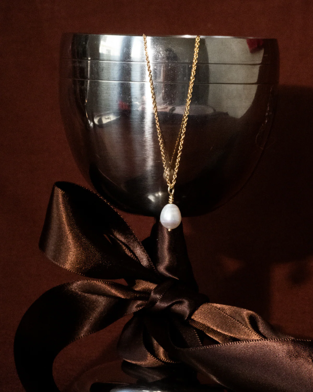 Kaia Pearl Solid Gold Necklace - Image 3