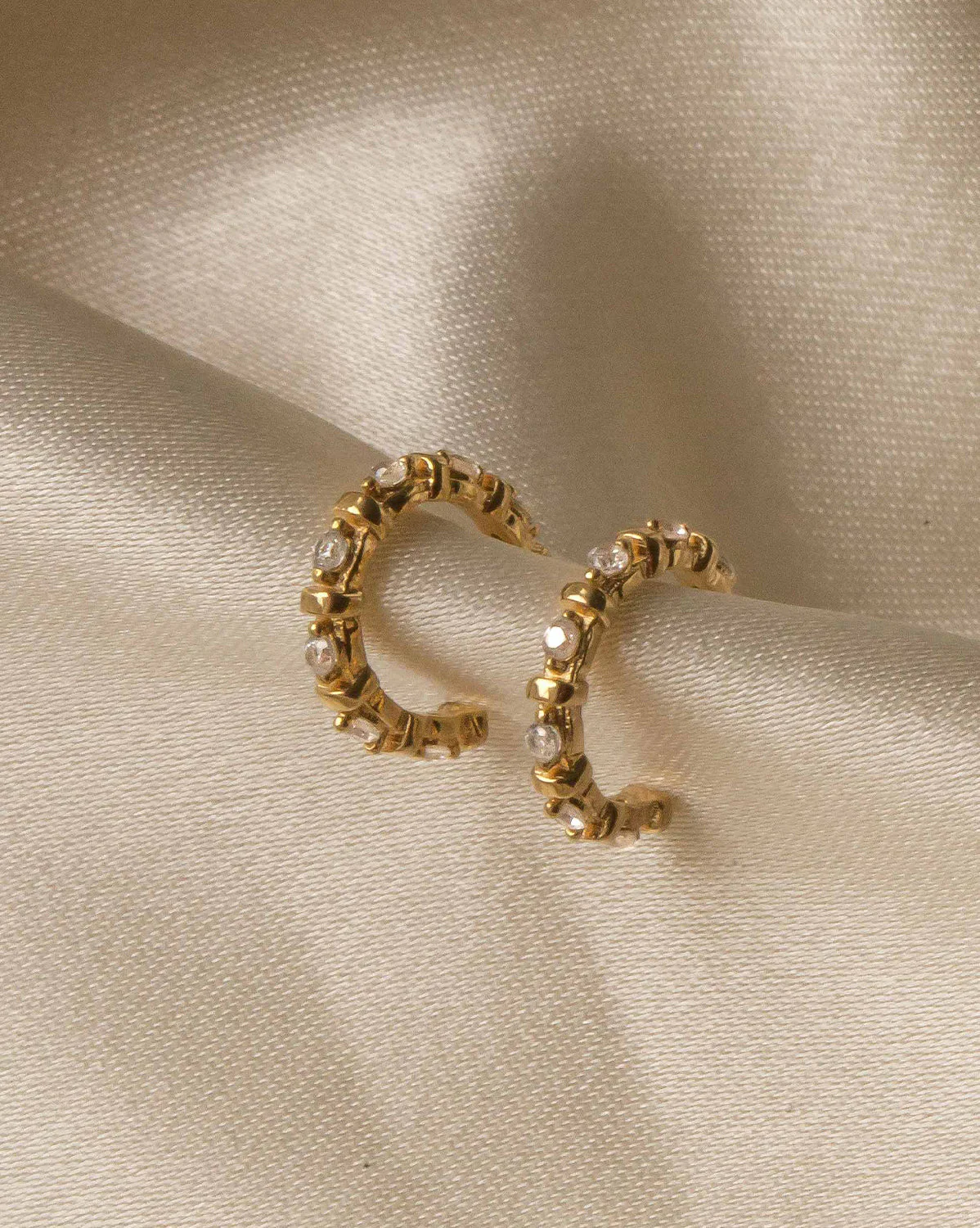 Madame Blanche Ear Cuff - Image 7