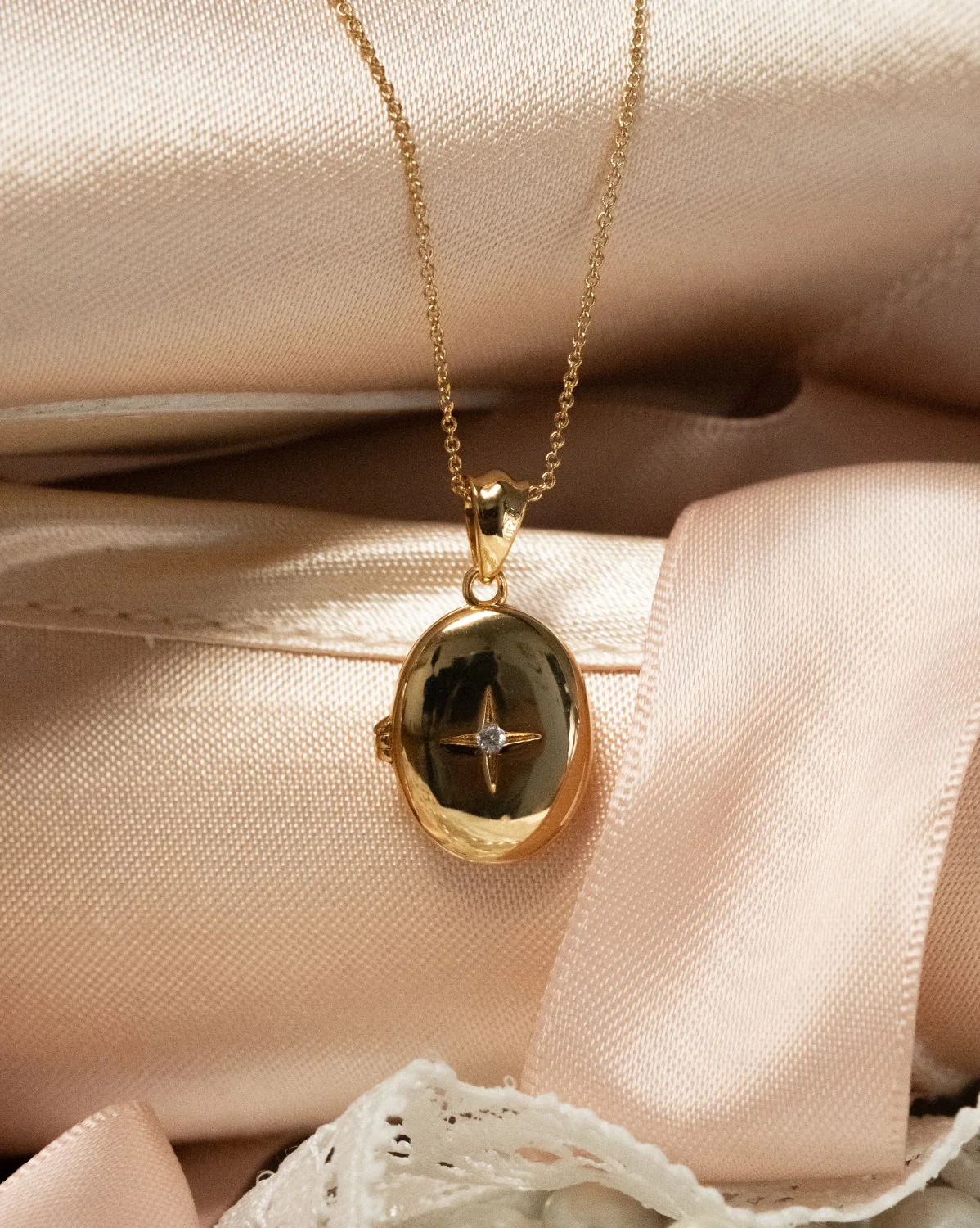 Maeve Oval Engravable Locket Necklace - Image 3