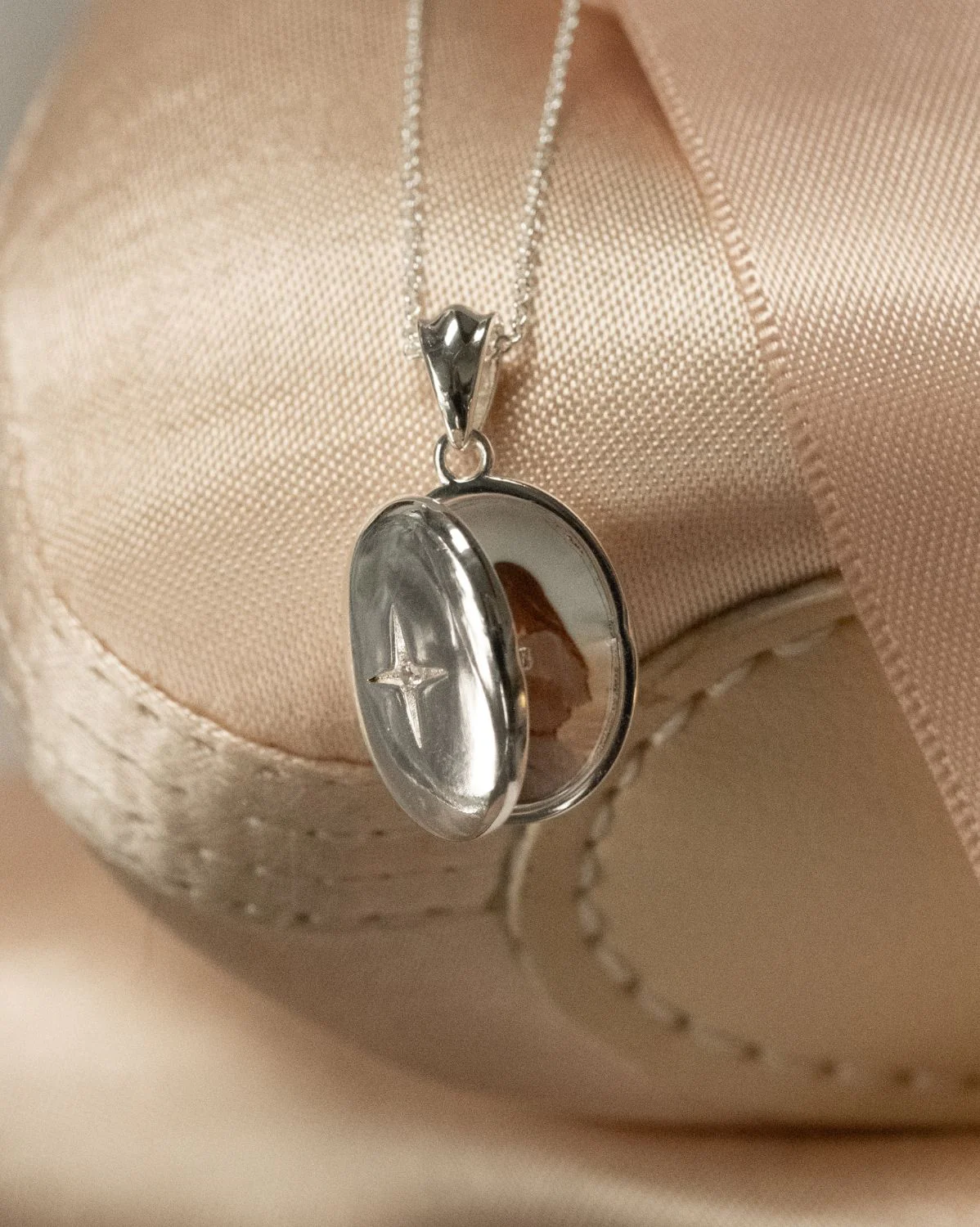 Maeve Oval Engravable Locket Necklace - Sterling Silver - Image 5