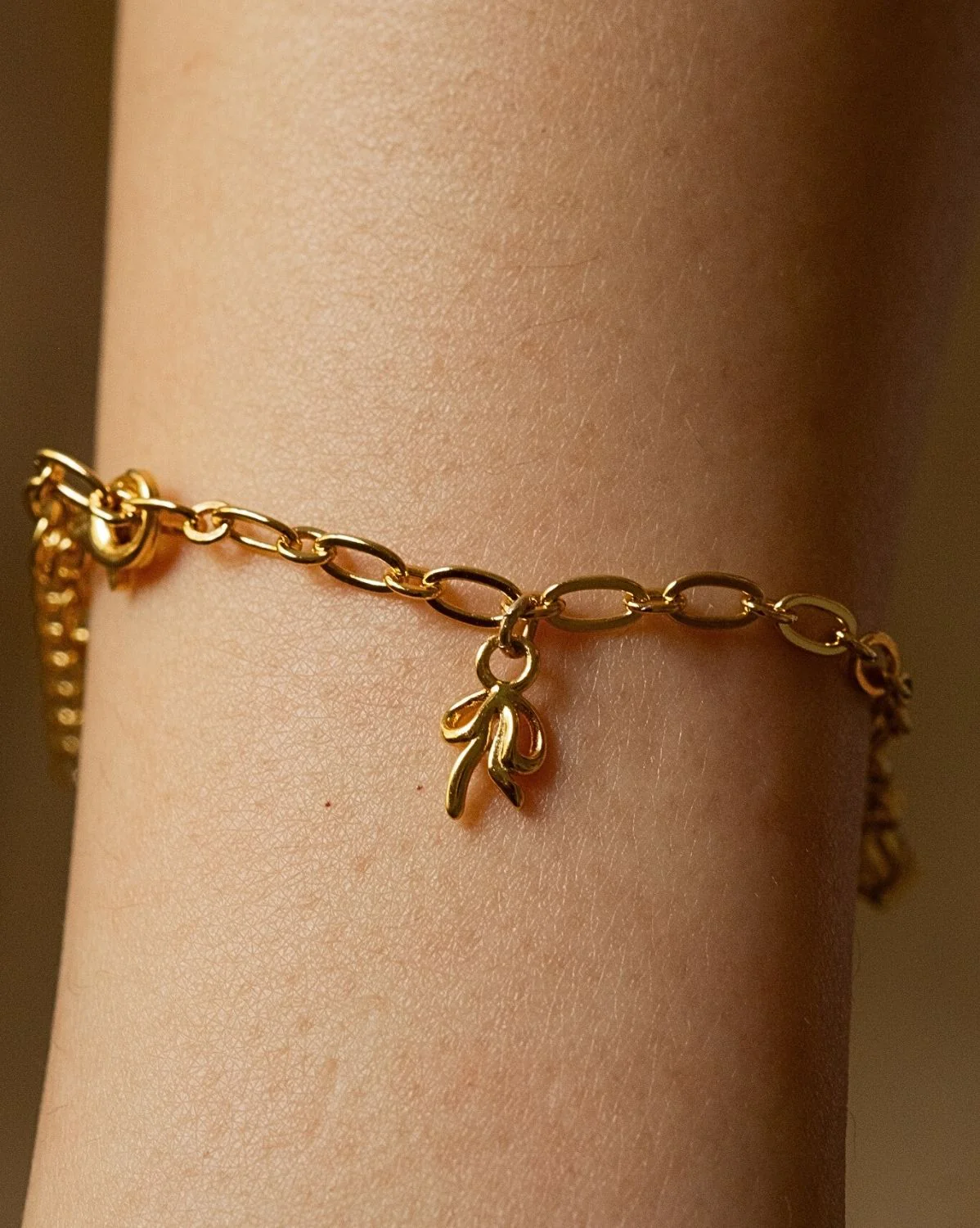 Ribbon Bow Solid Gold Pendant - Image 4