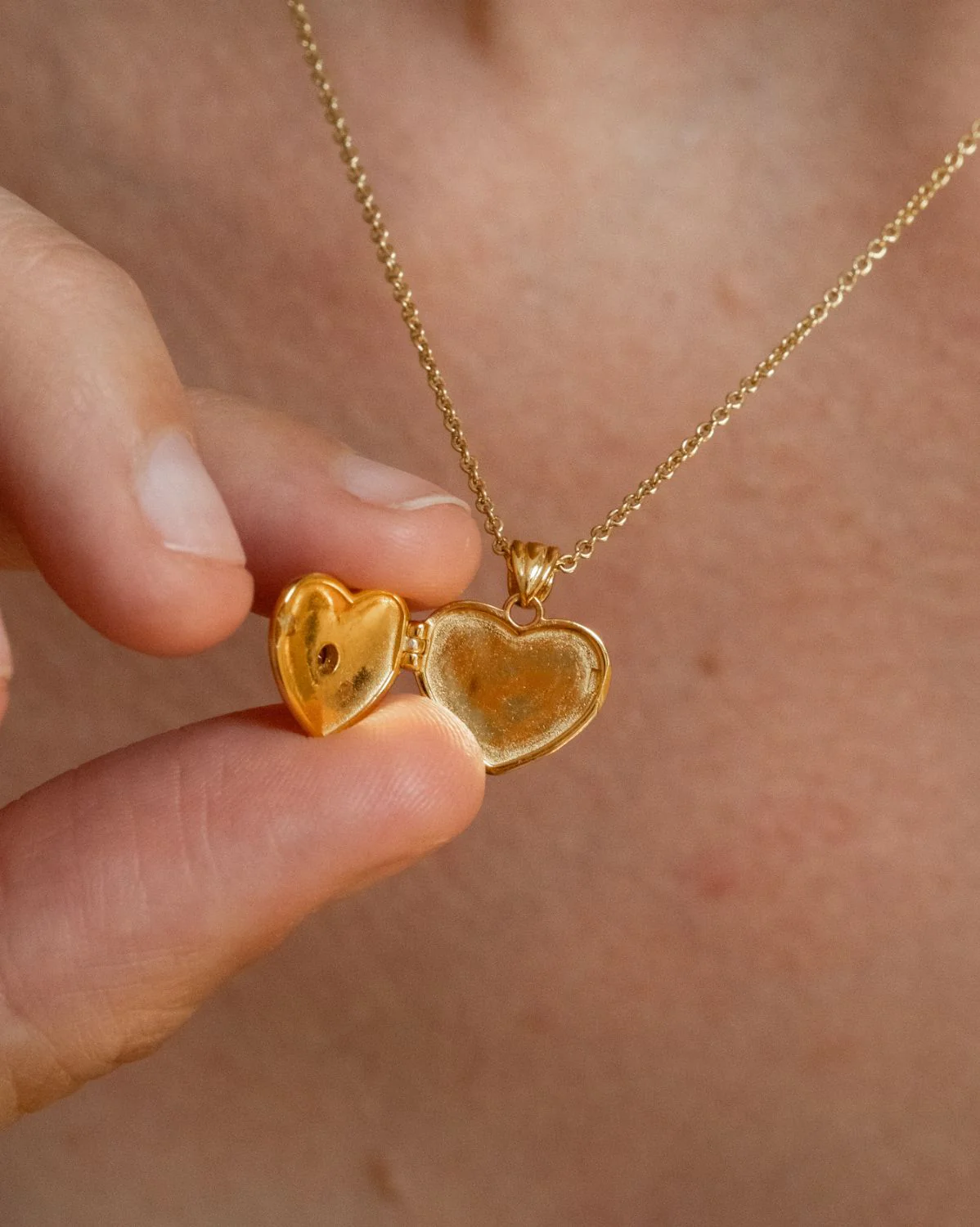 Solid Gold Sailor Moon Brooch Locket - Image 4