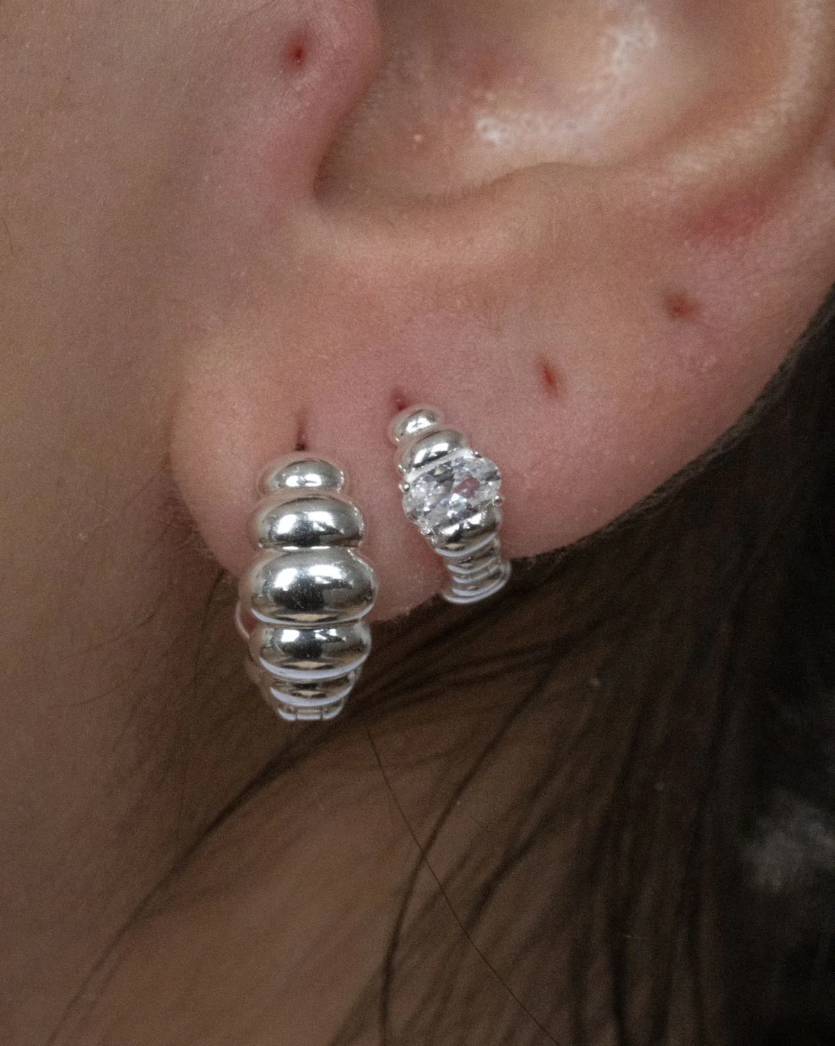 Toggle Ribbed Hoops Set - Sterling Silver - Image 4